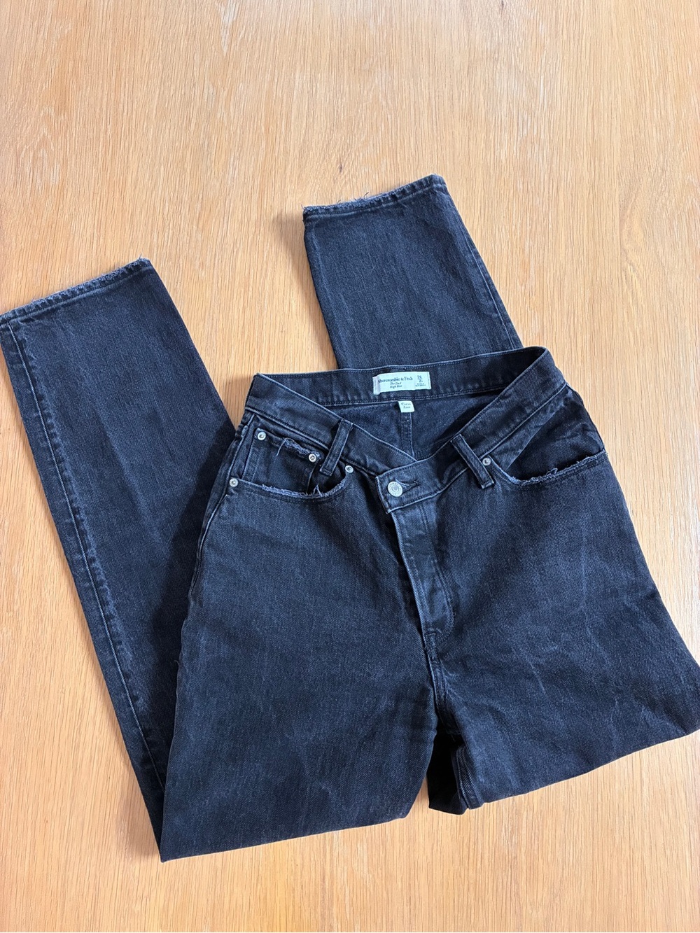 Abercrombie & Fitch-The Dad-High Rise-Curve Live-Button Fly-Black Denim-26-2